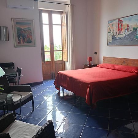 Bed& Breakfast Maredomus Hotel Milazzo Exterior photo