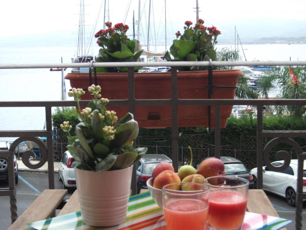 Bed& Breakfast Maredomus Hotel Milazzo Exterior photo