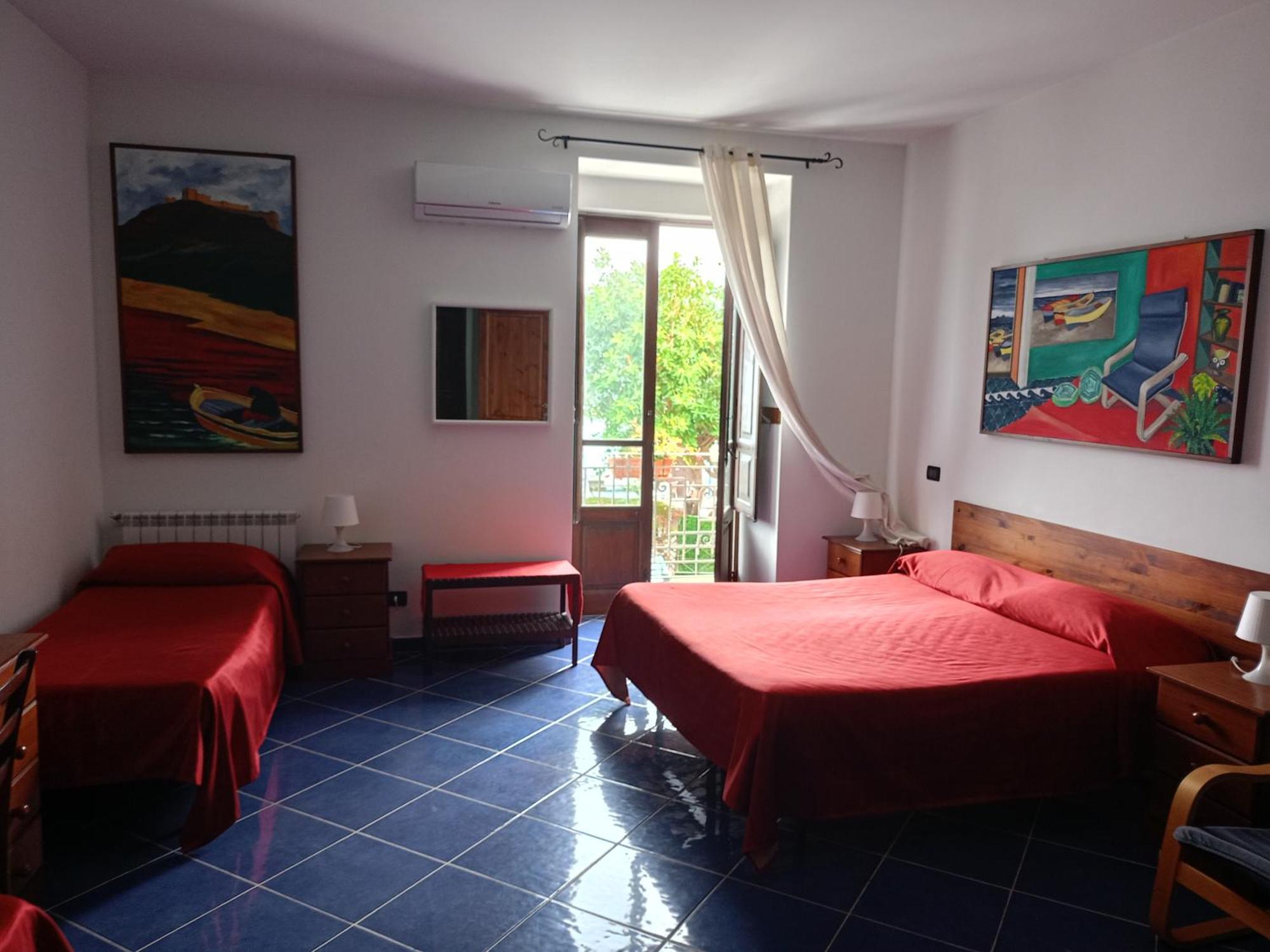 Bed& Breakfast Maredomus Hotel Milazzo Exterior photo