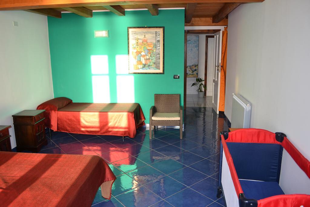 Bed& Breakfast Maredomus Hotel Milazzo Room photo
