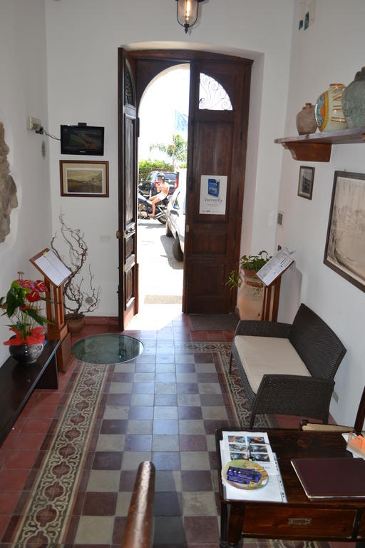 Bed& Breakfast Maredomus Hotel Milazzo Exterior photo
