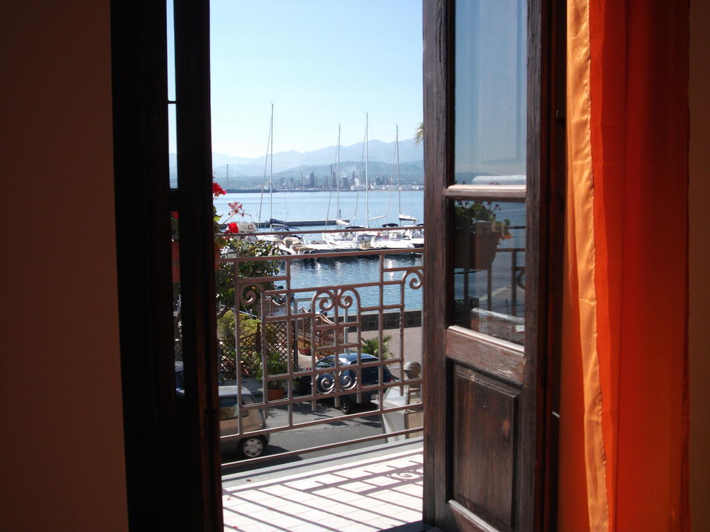 Bed& Breakfast Maredomus Hotel Milazzo Exterior photo