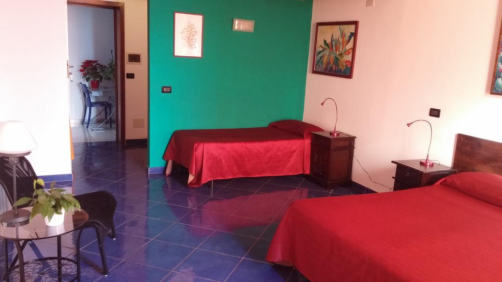 Bed& Breakfast Maredomus Hotel Milazzo Exterior photo
