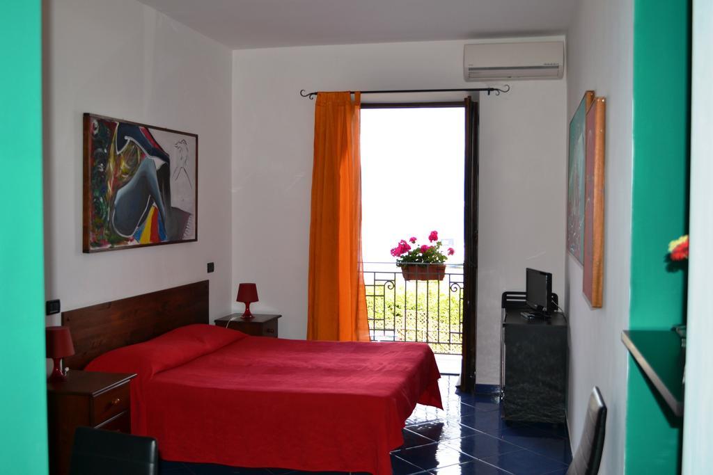 Bed& Breakfast Maredomus Hotel Milazzo Exterior photo