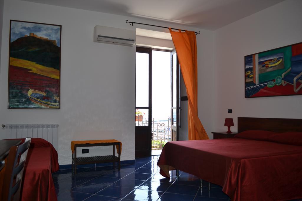 Bed& Breakfast Maredomus Hotel Milazzo Exterior photo